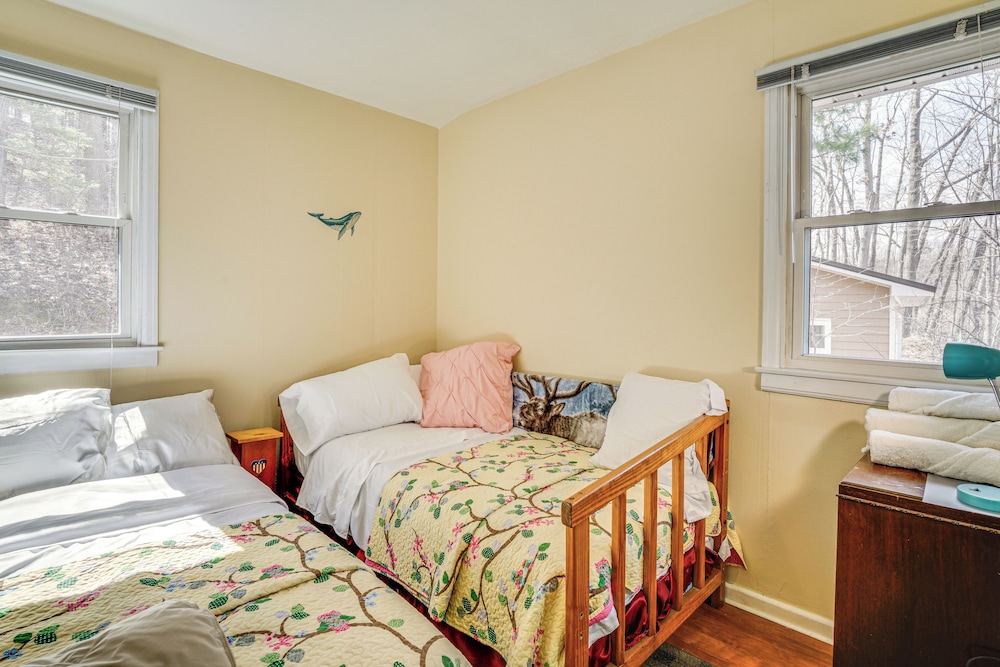 Near Hiking: Lakefront Getaway in Campbellsport!