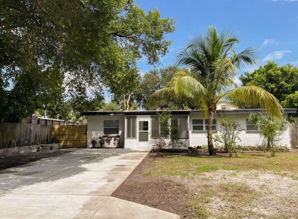 Pool Home in Seminole 5miles to Beach