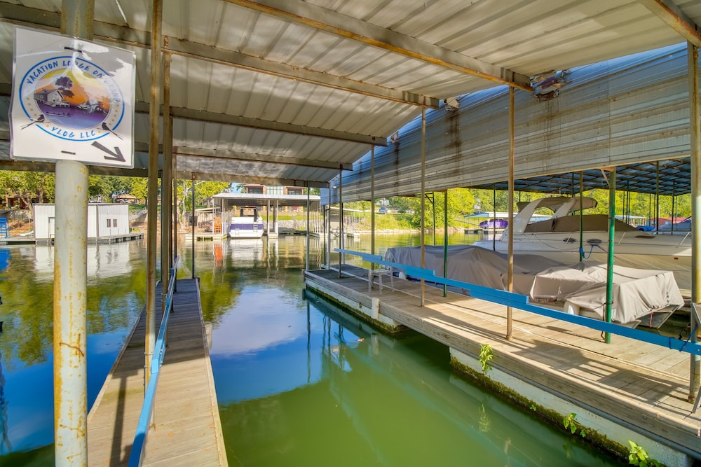 Dock, Views & Grill: Spacious Grand Lake Lodge view 3