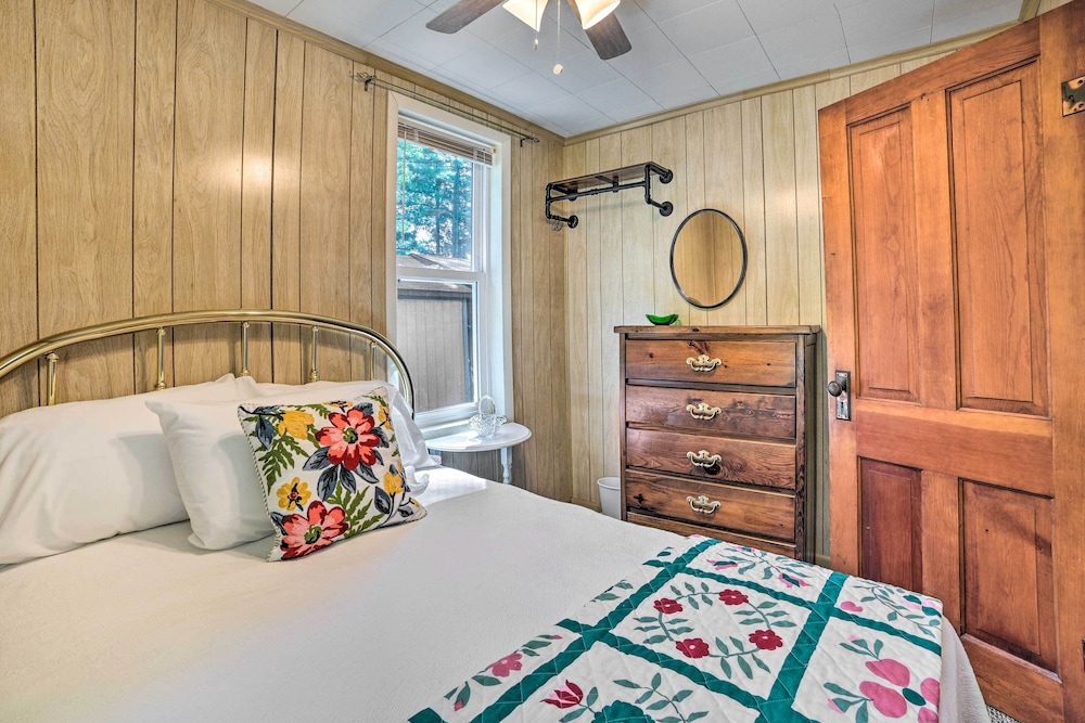 Waterfront Tawas Lake Retreat w/ Fire Pit!