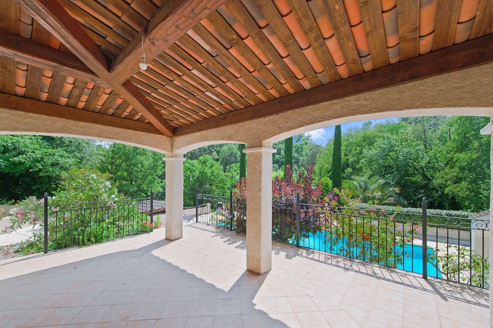 Villa in Flayosc With Private Pool
