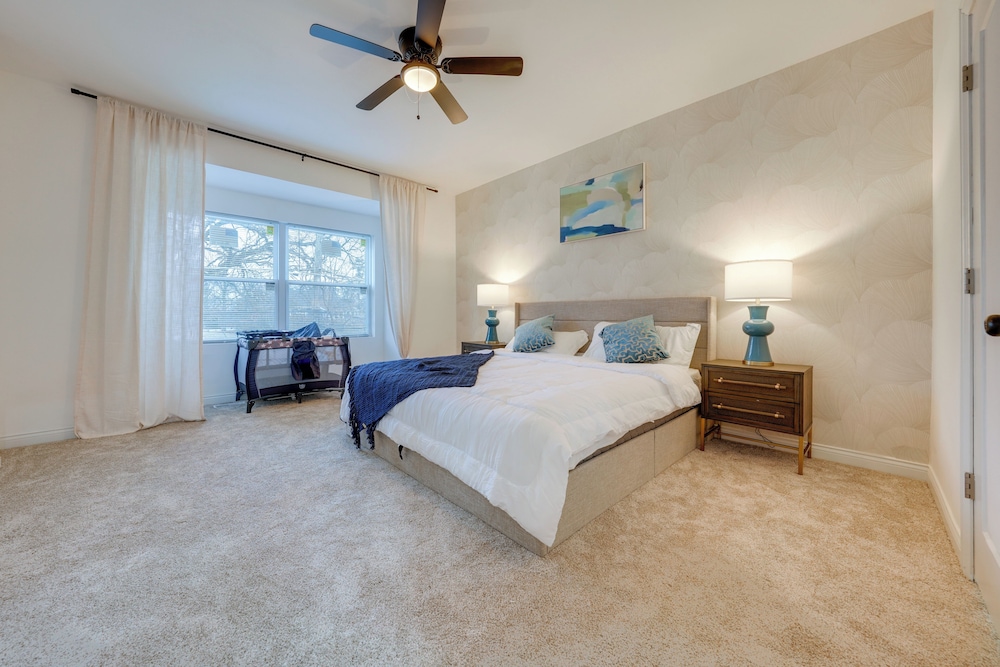 Townhome < 5 Mi to Naperville & Morton Arboretum