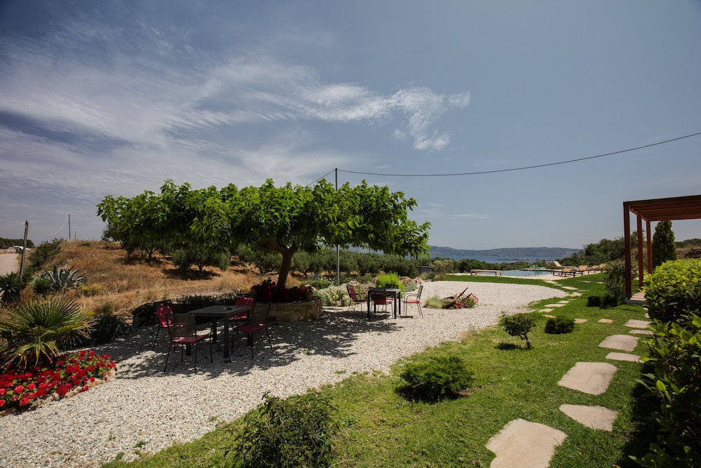 Agarathos Traditional Rooms