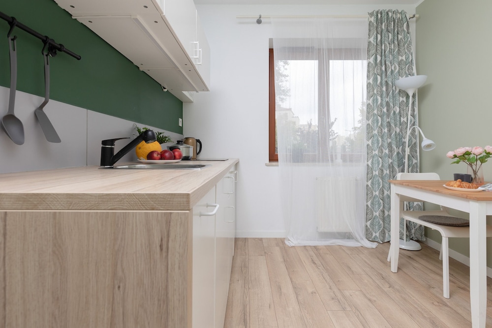 Warsaw Studio Woronicza by Renters view 3
