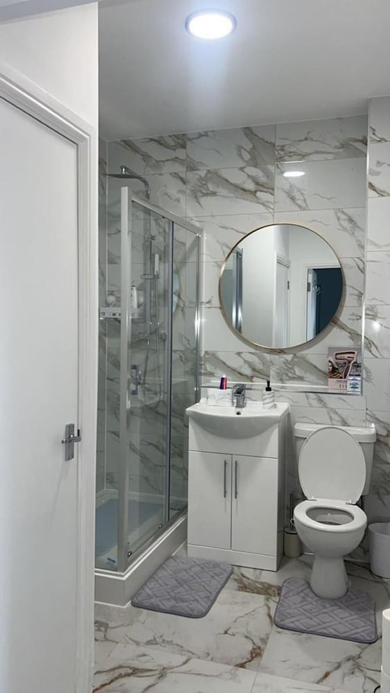 Beautiful 1-bed Apartment in Tipton, photo 14