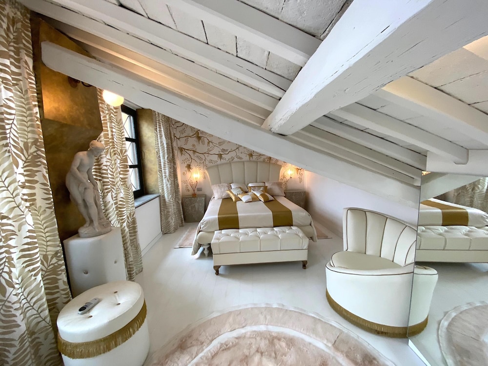 La Palazzina Santa Dorotea Splendid Rome Townhouse With Courtyard Garden