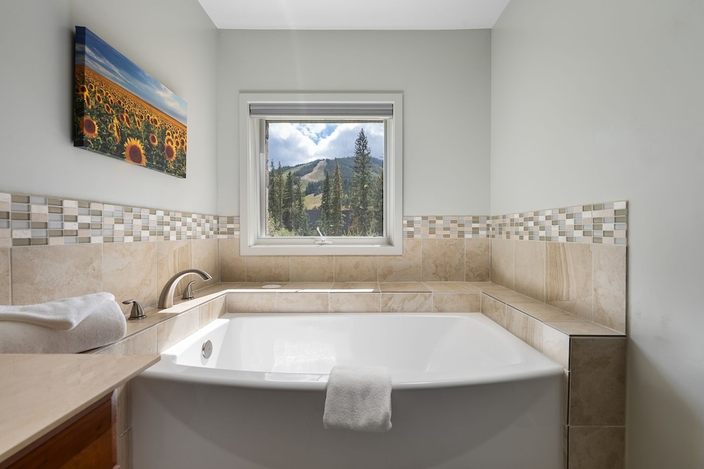 Riverside Retreat 2 Bedroom Condo