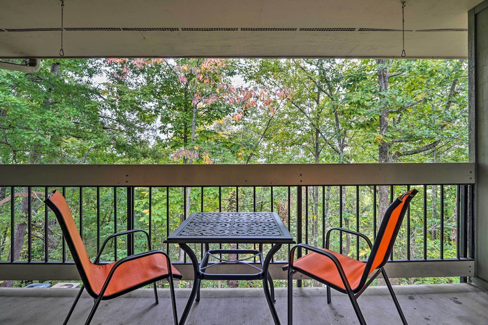 Pigeon Forge Condo w/ Balcony: 5 Mi to Attractions view 3