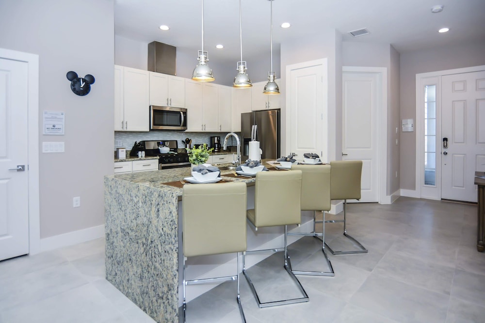 Summerville Vacation Homes by Columbia Management