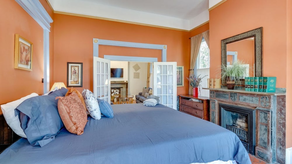 Elegant 2BR on Forsyth Park view 3