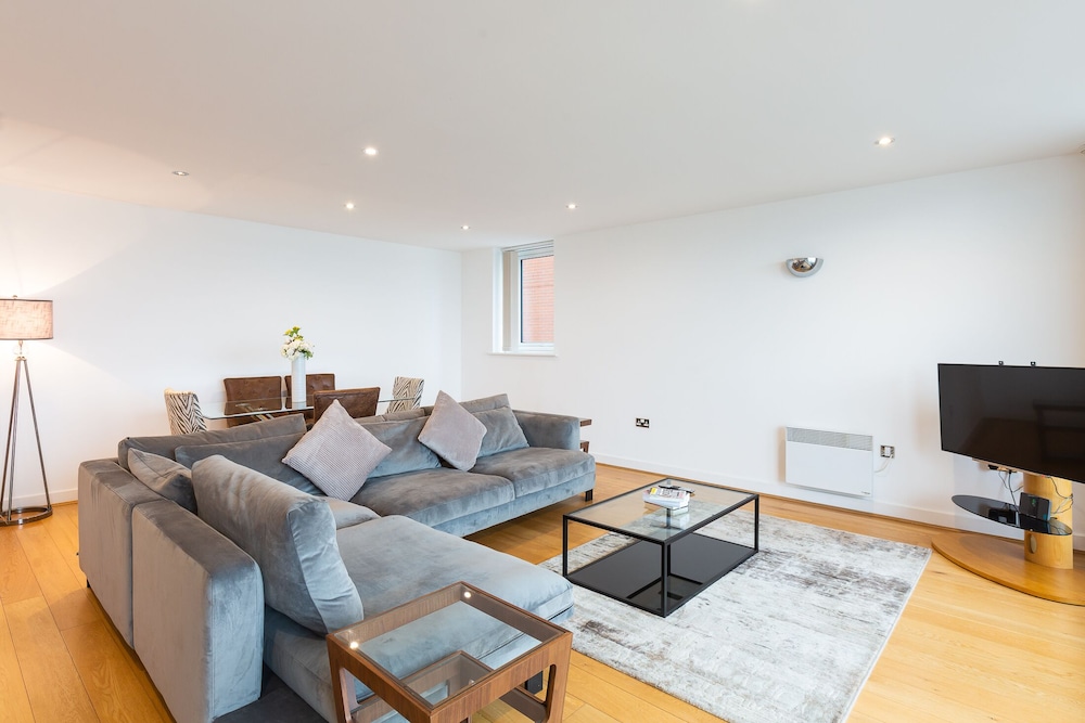 Waterside Bliss 2 Bed 2 Bath Apartment