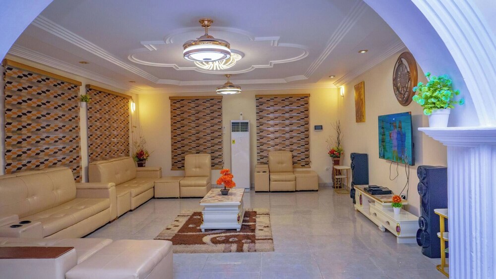 Digi Six-bedroom Accra Luxury Home at East Legon