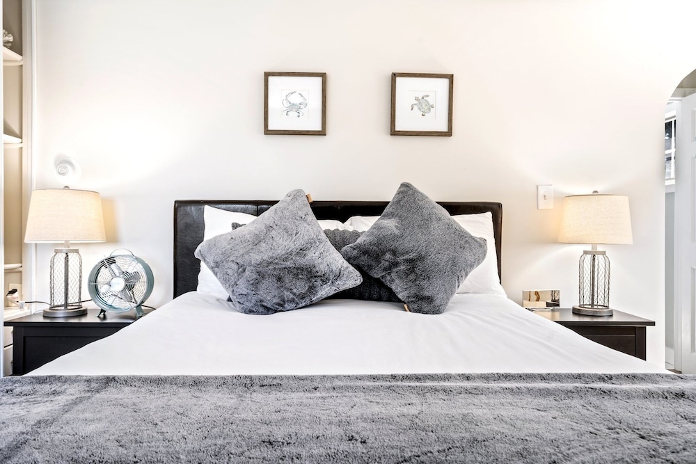 Beachwood Getaway Sleeps 10!