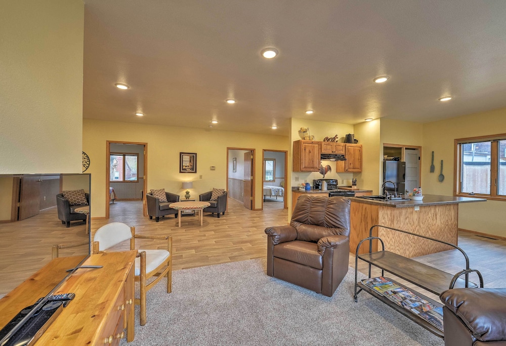 Spacious Home 10 Minutes to Ten Sleep Canyon!
