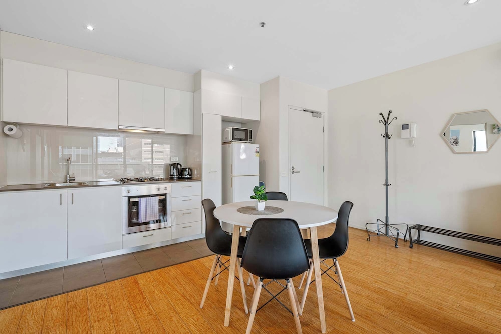 A Spacious 2BR Apt Near Melbourne Central