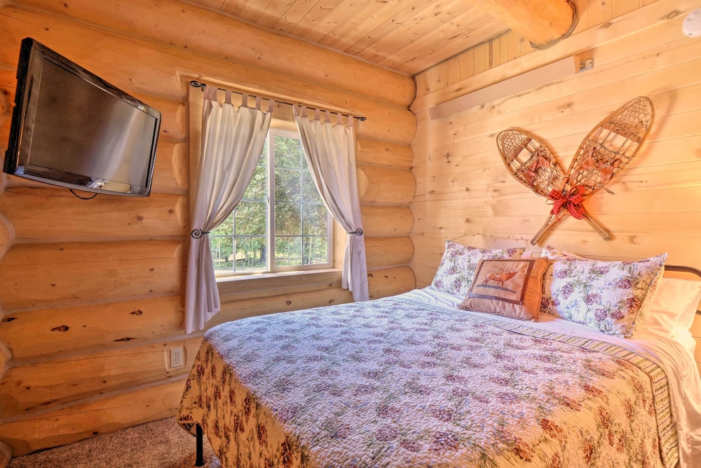 Chic Fairplay Cabin With Deck & Mountain Views! view 3