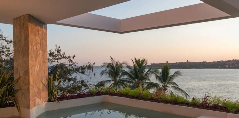 Spectacular Condo With Ocean View By SAMOTOGO Group view 4