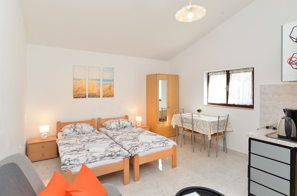 Apartment 535