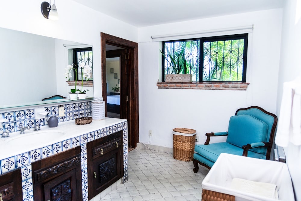 Anana Rancho San Rafael Pool and Lake Views