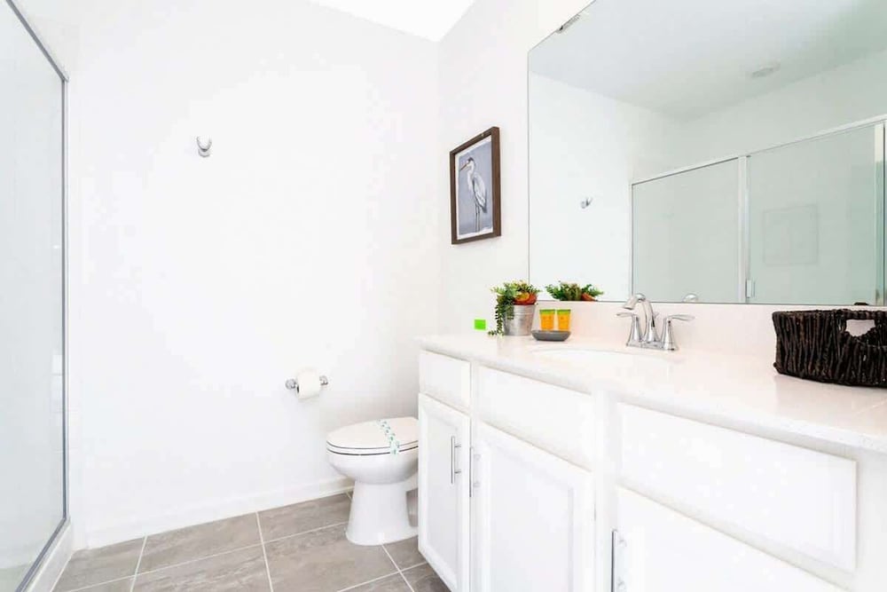 Modern 2Bd Townhome Minutes to Disney w Waterpark
