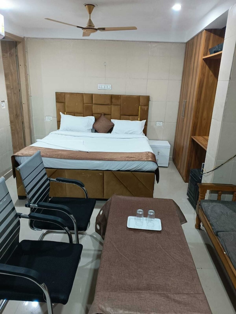 Soooper Hotel