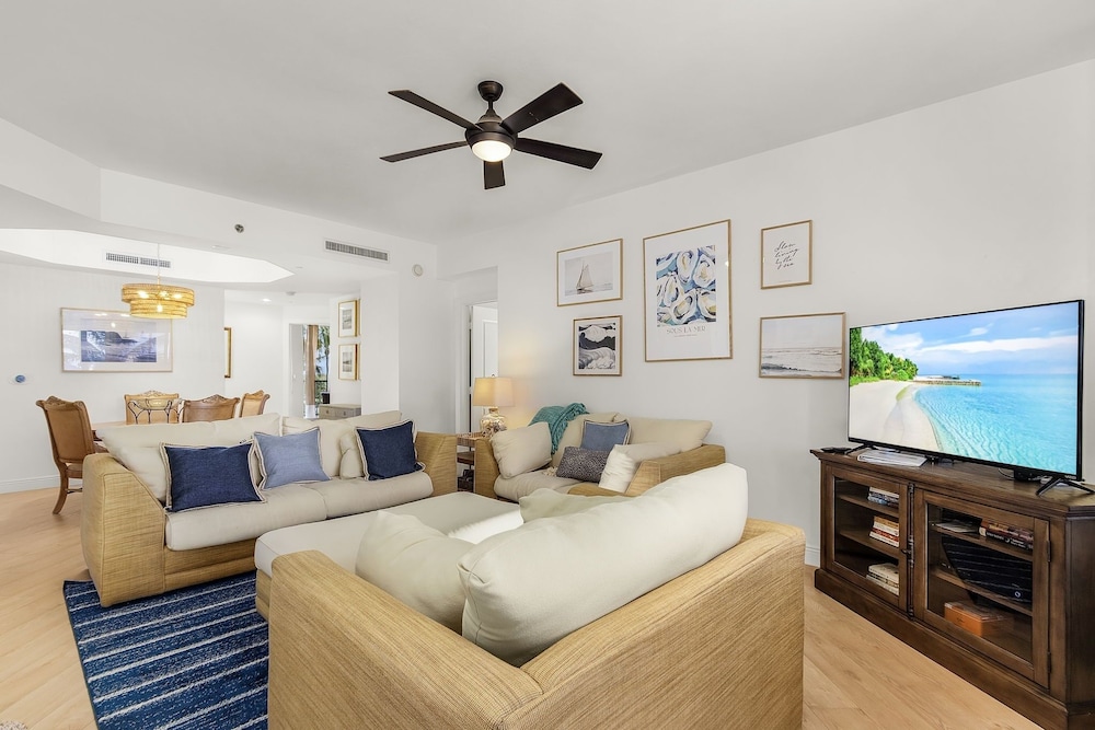 Waterside #835: Bayscape Bliss 3br/2ba Condo W/ Pool! 3 Bedroom Condo