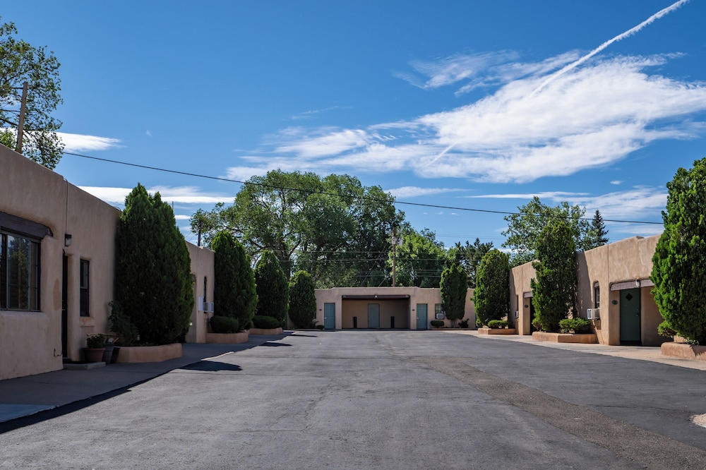 Santa Fe Vacations - King's Rest Court Inn - Property Image 32