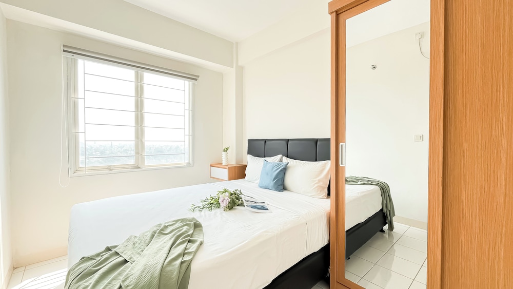 Minimalist 2Br Apartment At Podomoro Golf View