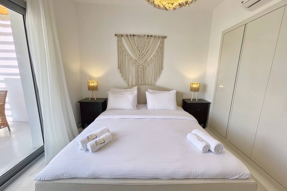 Xuru Stays I Charming & Beautifully Styled 3bdr @ Swan Lake Gouna