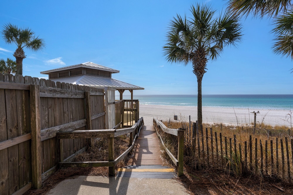 Sand Castles West A4: Steps to Beach, Pools, Private Balcony & More!