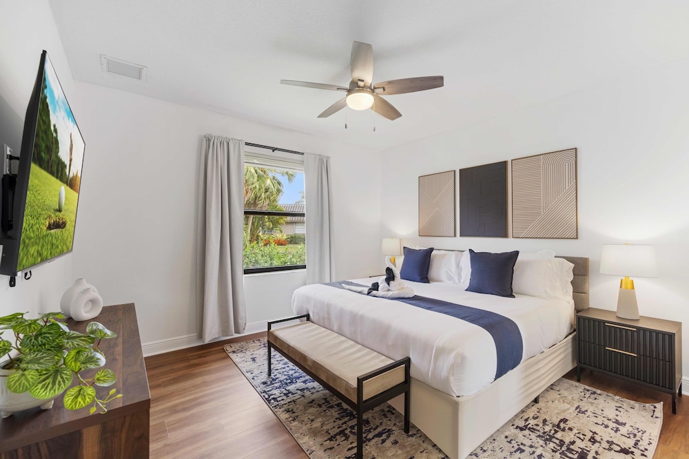 Grand 6BR Plantation Estate w/ Tennis & Pool