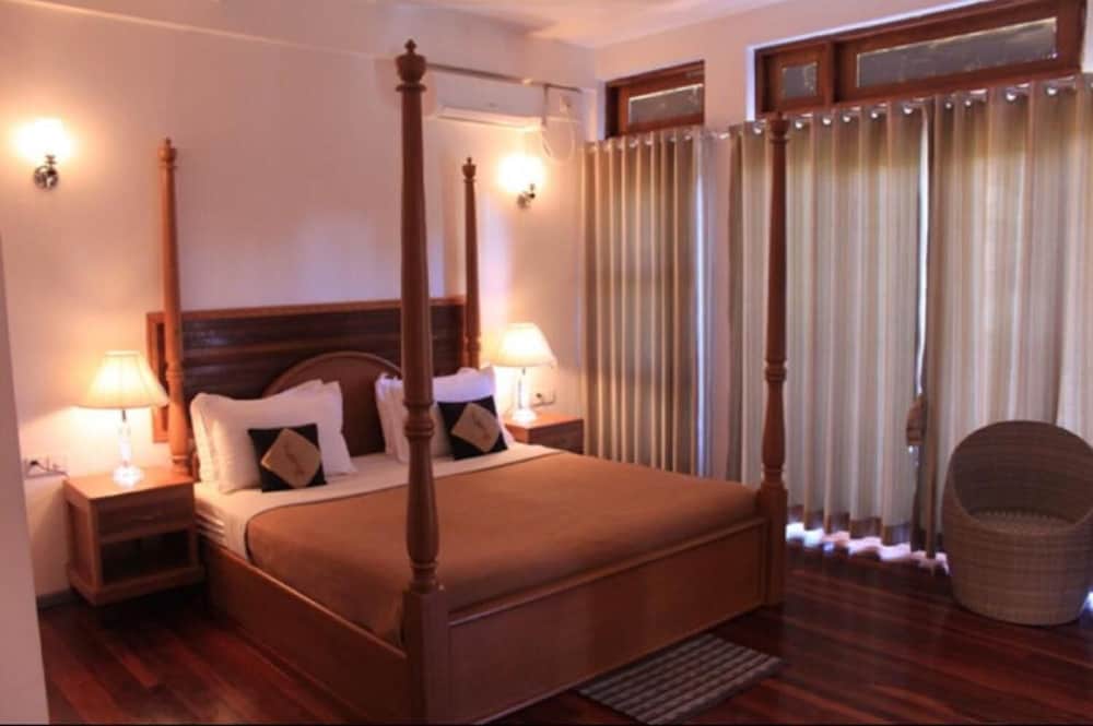Peacock Lodge
