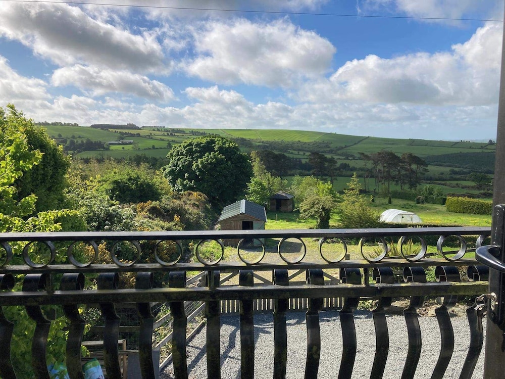 Peace Apartment With Views Near Gorey