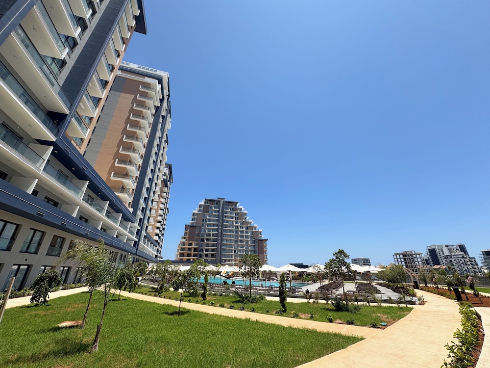 Riverside Life Residences