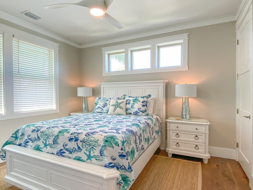 135 Island Escape: 5br Home W/ Pool And Spa! 5 Bedroom Home