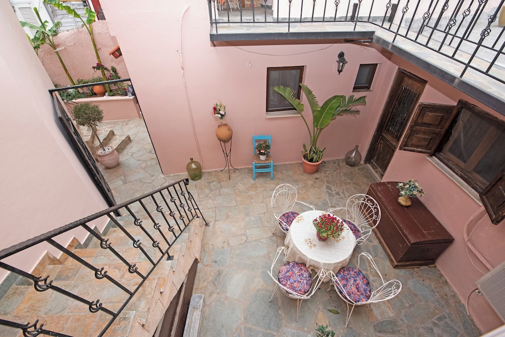 Arionos Rooms