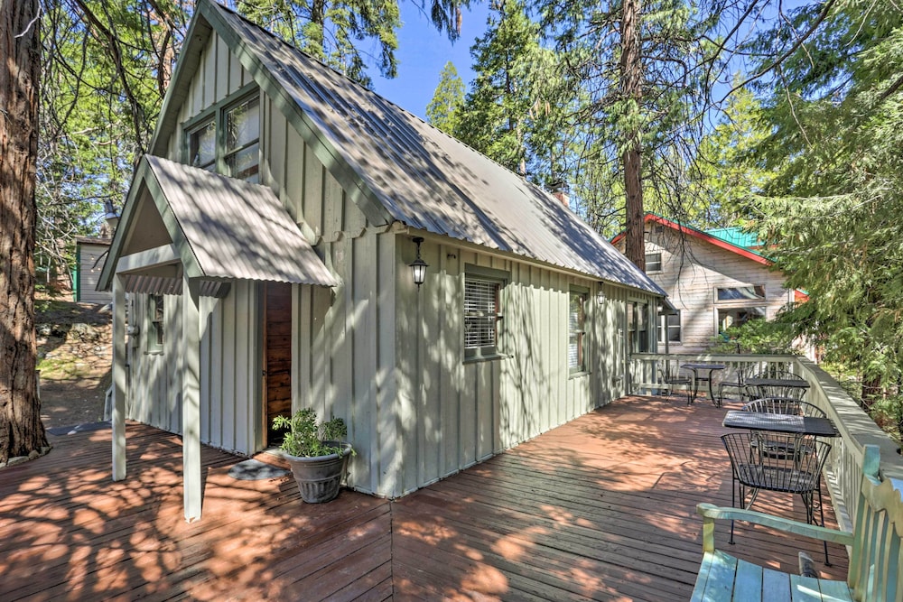 Half-mi to Shaver Lake: Cabin w/ Wraparound Deck view 5