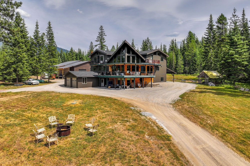 7 Mi to Boat Launch: Luxe Montana Family Home