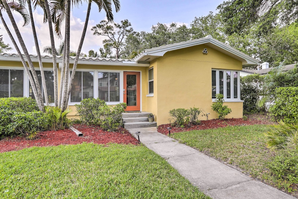 Florida Home ~ 10 Mi to St Pete Beach!
