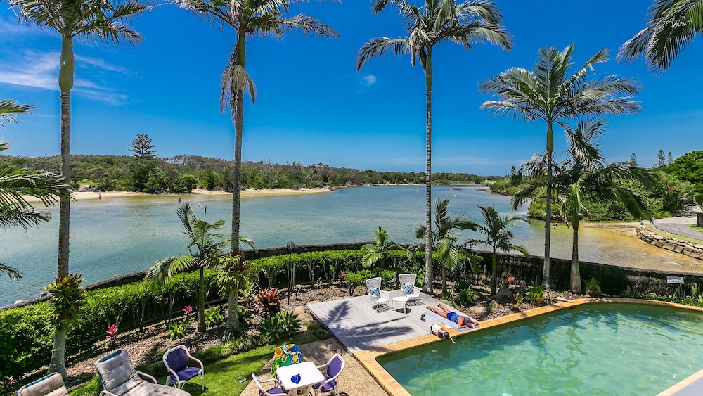 Sunrise Cove Holiday Apartments
