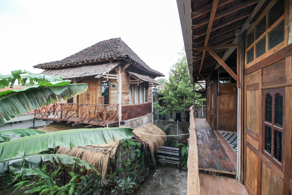 RedDoorz near Rumah Sakit Wirosaban view 4