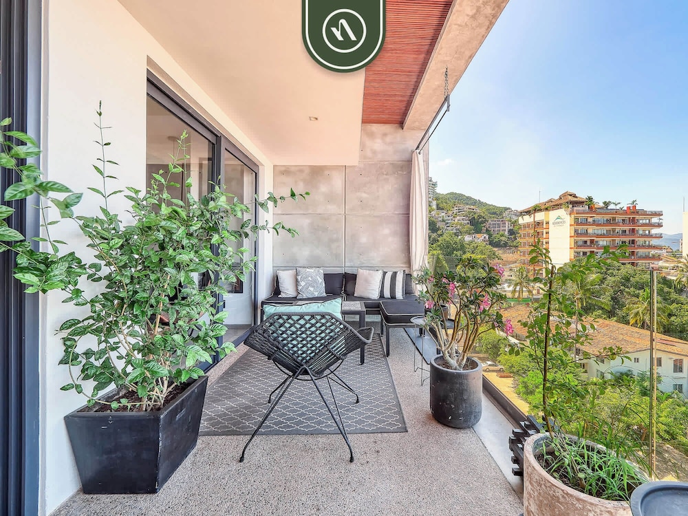Oceanview Condo With Amazing Rooftop Pool - Gym