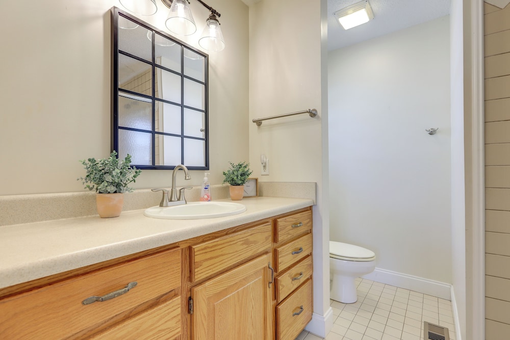 Milledgeville Vacations - Pet-friendly Milledgeville Home on Lake Sinclair! - Property Image 2