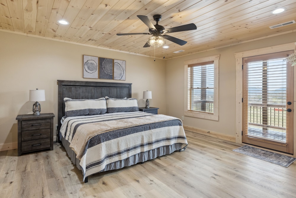 Robeson Hood Lodge 4 Bedroom Home