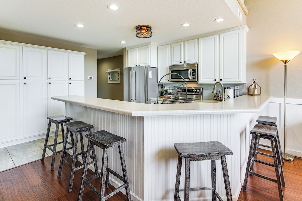 On-site Lake of the Ozarks Access: Camdenton Condo
