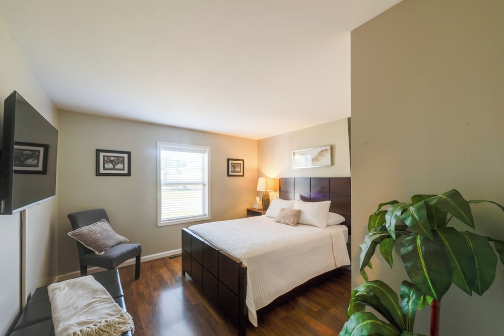 Walk to Dtwn Milton: Spacious Family Home w/ Yard