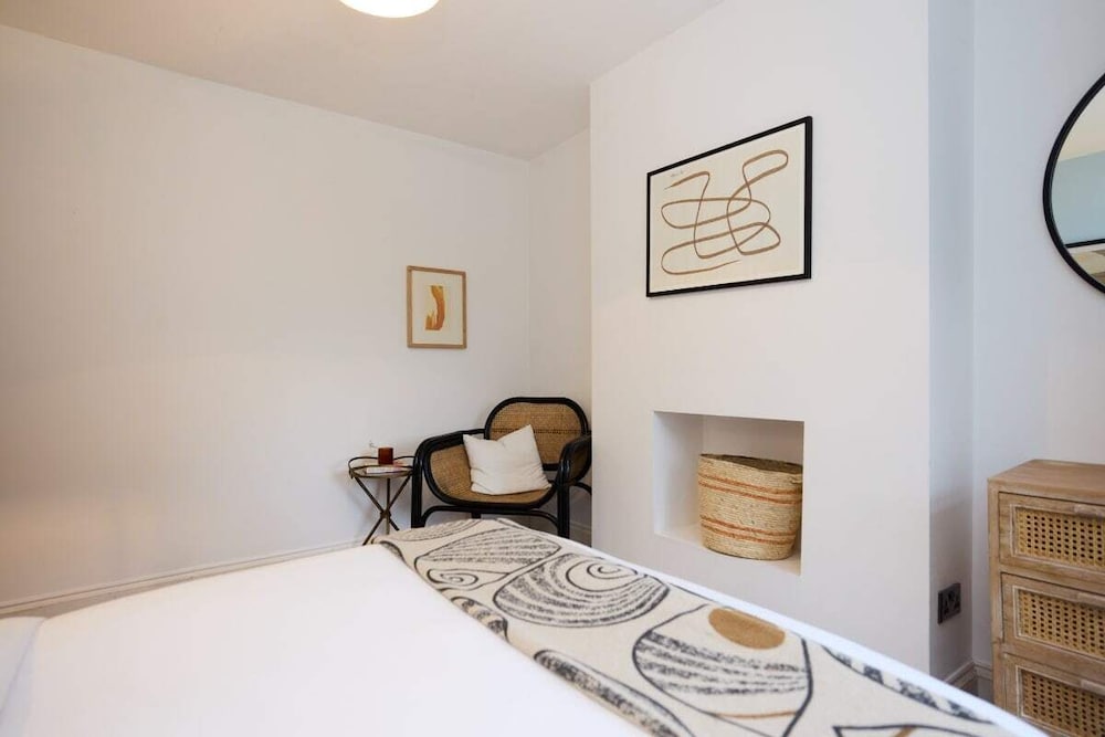 The Kensal Green Place - Modish 2bdr Flat With Study Room