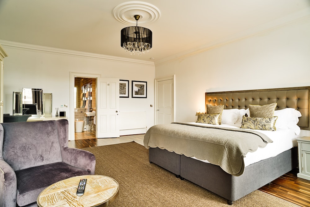 JOIVY Luxury George Street Apartments: Forth Suite