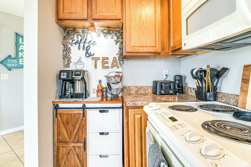 Table Rock Lake Retreat: Steps to Water & Pools!