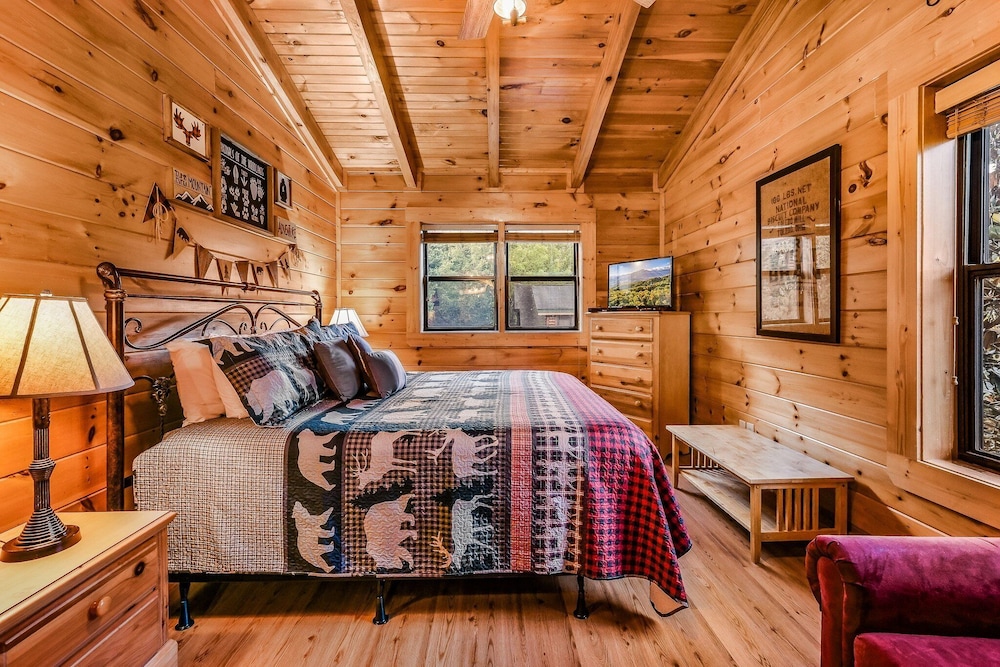 The Smoky Pines 2 Bedroom Cabin